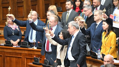 Jovanov opoziciju nazvao nacistima, Oskar u parlamentu: Završeno zasedanje, nastavak u utorak (VIDEO) 