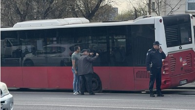 Zapalio se autobus u Beogradu: Novi incident "Banbusa" (VIDEO)