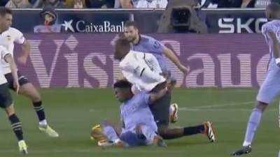 Teška povreda defanzivca Valensije (VIDEO)