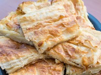 Pita sa sirom gotova za 5 minuta: Toliko je ukusna da će vam krenuti voda na usta
