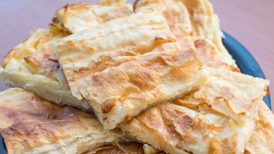 Pita sa sirom gotova za 5 minuta: Toliko je ukusna da će vam krenuti voda na usta