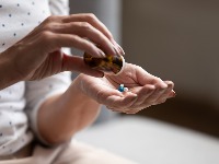 Lekovi koje NE TREBA uzimati uveče: Farmaceuti upozoravaju zašto ih ne valja piti pre spavanja