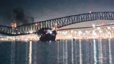 Most u SAD se srušio kao kula od karata (VIDEO)