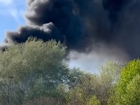 Izbio požar u fabrici: Crni dim prekrio grad (VIDEO)