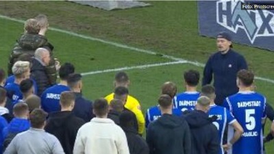 Šok u Nemačkoj: Vođa navijača postrojio fudbalere 