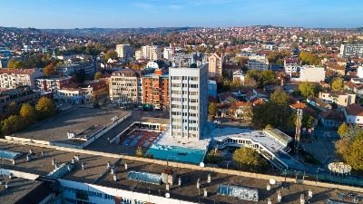 Novo urušavanje u Srbiji: Pao deo plafona u bolnici u Valjevu (FOTO)