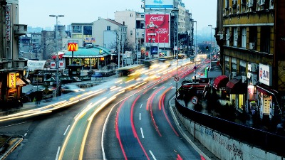 MODUS OPERANDI Nedavno rekonstruisan i VEĆ PROPAO asfalt na Zelenom vencu (FOTO)