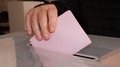 Otvorena birališta na KiM: Pravo glasa ima više od dva miliona