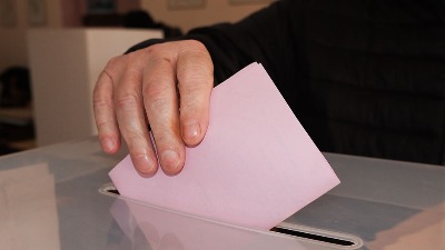 Osuđena članica biračkog odbora SNS u Mionici zbog falsifikovanja rezultata glasanja
