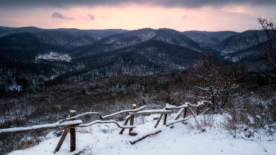 Palo čak dva metra snega (FOTO)