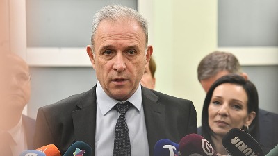 "Za novog premijera su i cipele Ane Brnabić prevelike"