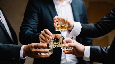 "1,2 miliona na viski i vino - nova politika grada Beograda"