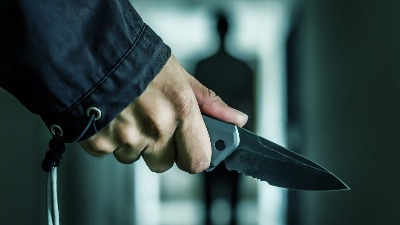 Sevali noževi u Rakovici: Mladić izboden u kafiću