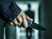 Razbio vrata i napao bivšu ženu: Jezivi detalji napada nožem u Obrenovcu