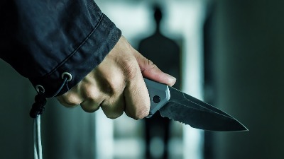 Razbio vrata i napao bivšu ženu: Jezivi detalji napada nožem u Obrenovcu