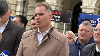 "Kolika je ironija da o dijalogu pričaju oni čiji jurišni odredi lome vilice, razbijaju glave i gaze Novosađane"