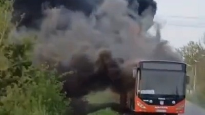 Izgoreo autobus na liniji Beograd - Lazarevac (VIDEO)