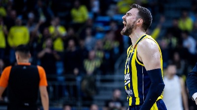 Fener i Gudurić srušili Alimpijevića: Na pobedu od titule