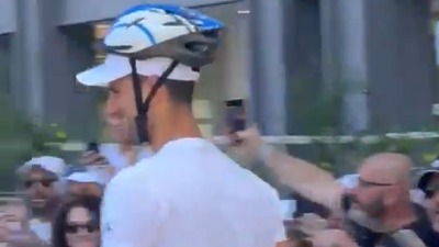 Novak na trening došao sa kacigom (VIDEO)