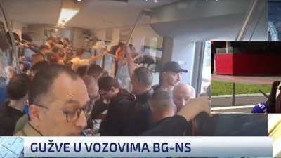 "Zbijeni kao sardine, a plaćamo 12.000 mesečno": Gužve u vozu Beograd - Novi Sad