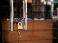 Katanac na kafiće u Velikoj Plani: Vlasnici tvrde da su KAŽNJENI zbog podrške studentima