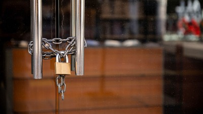 Katanac na kafiće u Velikoj Plani: Vlasnici tvrde da su KAŽNJENI zbog podrške studentima