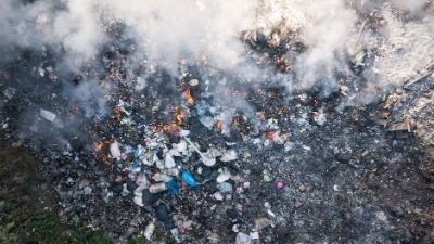 Gori deponija u Loznici: Vatrogascima odmaže jak vetar!