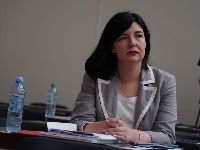"Gospođo Mesarović, da li je tačno da ćete dozvoliiti da Strela konačno proguta Lastu?"