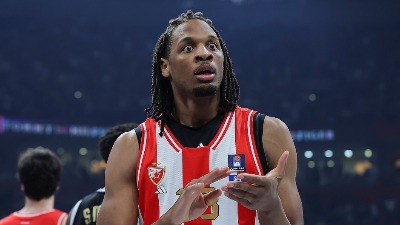 Gilespi u grobarskom kraju igrao basket s klincima (VIDEO)