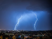 Nevreme večeras tutnji kroz Srbiju, mogući potop i grad