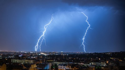 Stiglo HITNO upozorenje: Stižu nam oluje i grad!