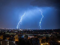 I Beograd na UDARU: Novo upozorenje RHMZ, u sledećih sat vremena stižu pljuskovi sa grmljavinom!