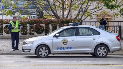 Protivtenkovski projektil i vojne uniforme sa amblemom Vojske Srbije pronađeni u napuštenoj kući u selu Donje Jarinje