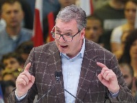 Vučić najavio da će SNS blokirati sudove u Novom Sadu