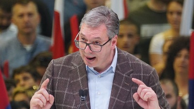 Vučić najavio da će SNS blokirati sudove u Novom Sadu