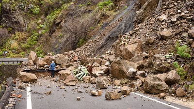 Drama u Zvorniku: Kamenje se obrušilo na benzinsku pumpu