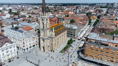 PAO panel SA KROVA zgrade u Novom Sadu (FOTO)