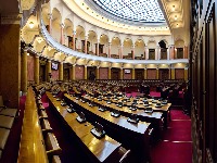 OEBS: Seksistički govor prisutan u Skupštini, određeni odbori sa manje od 20 odsto poslanica