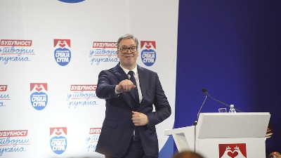 Vučić pomaže SNS u kampanju za lokalne izbore: Širio paranoju da je Srbija napadnuta, jadao se kako je nekad mogao da kosi...