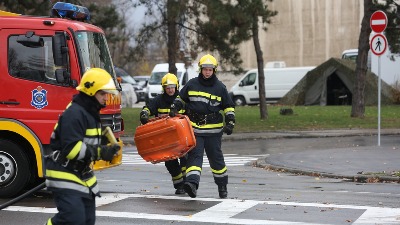 Vozač izgoreo u kolima kod Šida (FOTO)