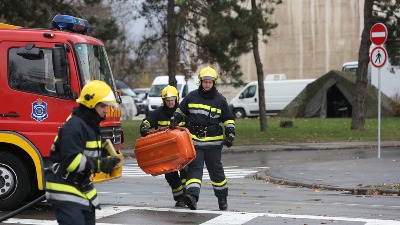 Drama na Vračaru: Buknuo požar u stanu (VIDEO)