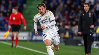 Modrić pobesneo - psovao sudiju zbog žutog kartona (VIDEO)