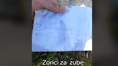 Kovertu punu novca našao ispred pošte, snimak izazvao BURU (VIDEO)