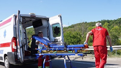 Teška nesreća kod Čačka: Dvoje povređenih na auto-putu Miloš Veliki