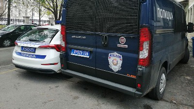 Popucala stakla, srča po podu: Otkriveno na koji lokal je bačena bomba u Vojvode Stepe