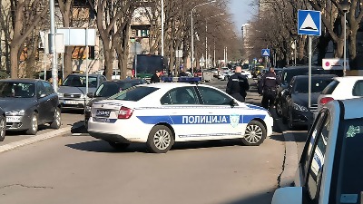 Drogiran i pijan prešao u suprotnu traku, pa se zakucao u "pežoa"