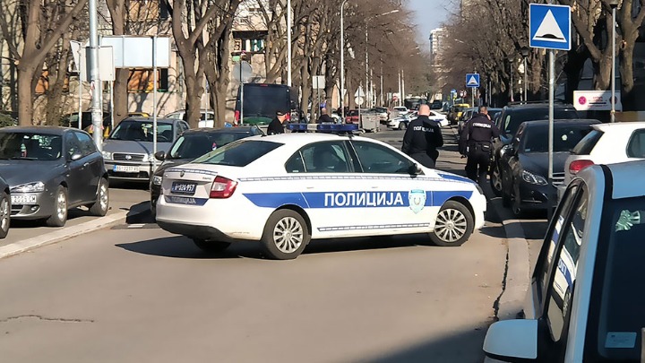 Filmska potera u centru Beograda: Policija zaustavila "Audi Q7", petoro privedenih sa poternica (VIDEO)