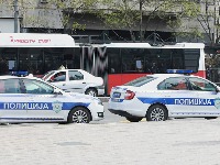 Demoliran ugostiteljski objekat na Miljakovcu, uništeni i automobili: Iza svega stoji navijački obračun?!