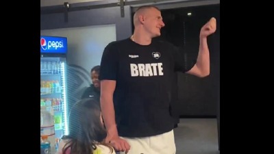 Naklon do poda: MVP Jokić i omaž Dejanu Milojeviću (VIDEO)
