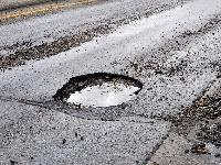 "Naprednjačka osveta": Pre izbora obećali asfalt, a ulica ostala raskopana